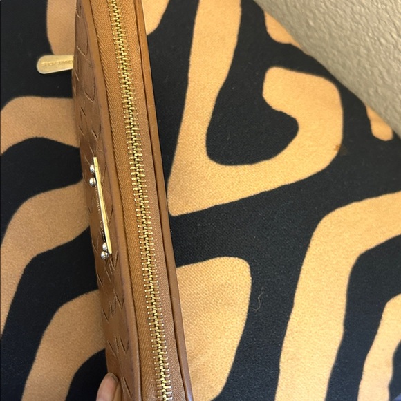 Michael Kors Tan Quilted Wallet - Picture 4 of 5